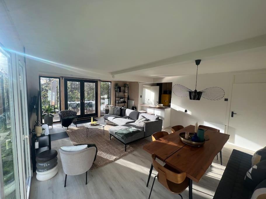 Moderne Bungalow Voor 6 Personen Юлианадорп Экстерьер фото